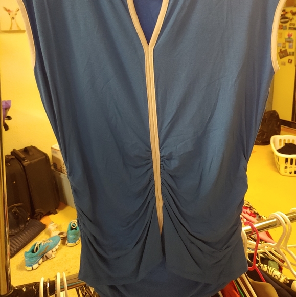 Beautiful Blue blouse with white accents - Picture 2 of 2